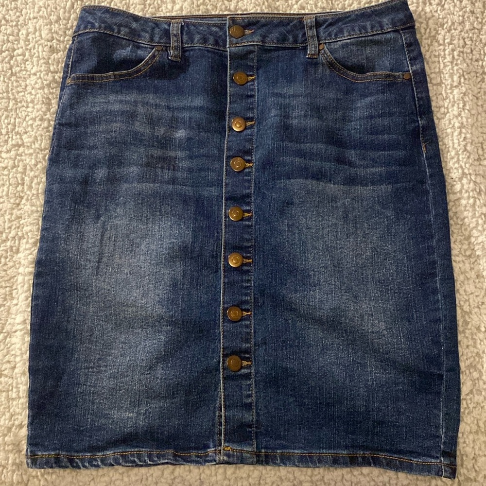 Dark washed knee length jean skirt
